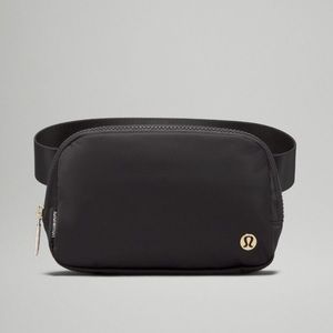 Lululemon Everywhere Belt Bag Black / Gold Logo 1L